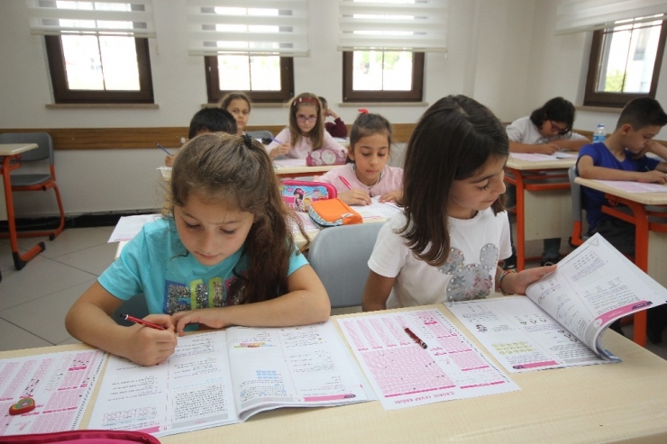 Bilgi Evlerinde 3 Bin 500 Öğrenci Ter Döktü