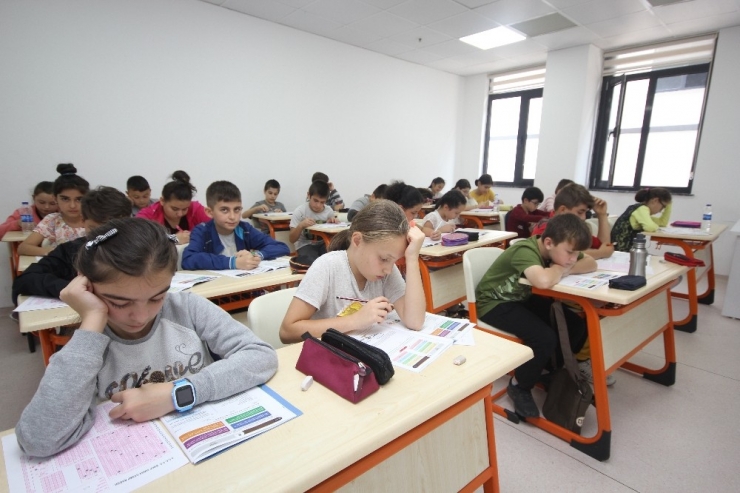 Bilgi Evlerinde 3 Bin 500 Öğrenci Ter Döktü