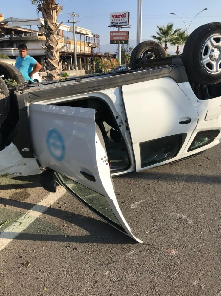 Otomobil Çarptığı Ağacı Kökünden Söktü: 1 Yaralı