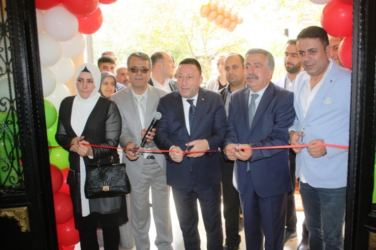 Üniversite Adaylarına Ücretsiz Eğitim Kursu