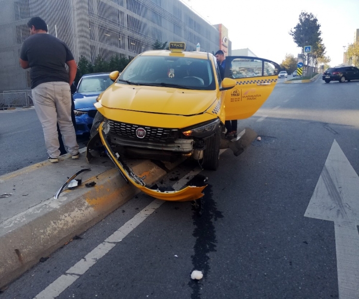 Amerikalı Kadın, Esenyurt’ta Kazada Yaralandı