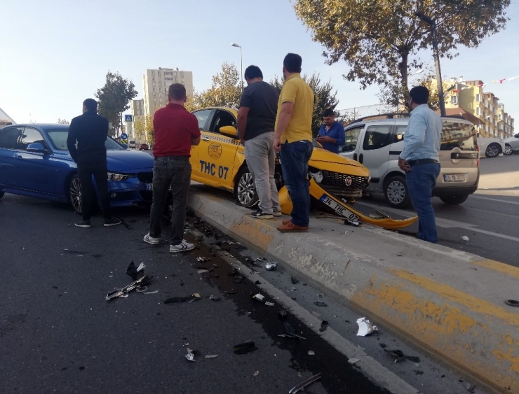 Amerikalı Kadın, Esenyurt’ta Kazada Yaralandı