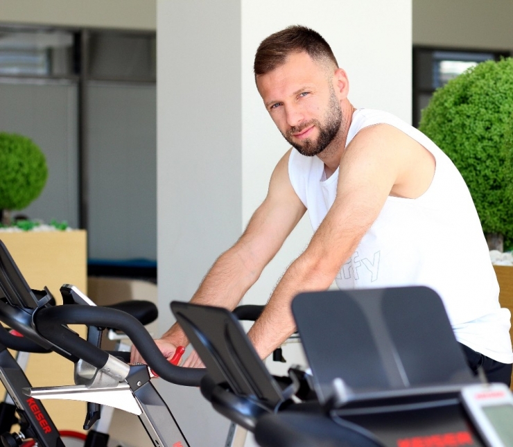 Bülent Korkmaz: "Engele Takılıp Düştük Ama Kalkmasını Da Biliriz"