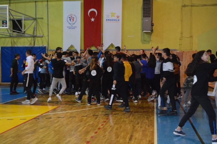 Isparta’da Filenin Şampiyonu Spor Liseliler Oldu