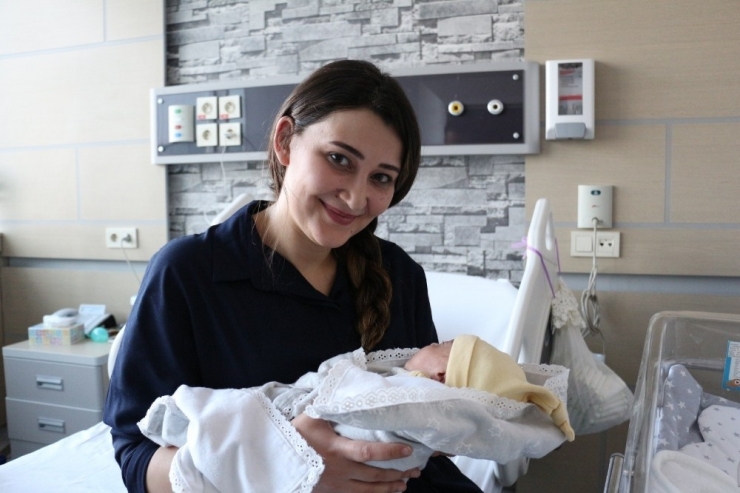 955 Gram Doğan Aren Bebek 100 Günde Hayata Tutundu