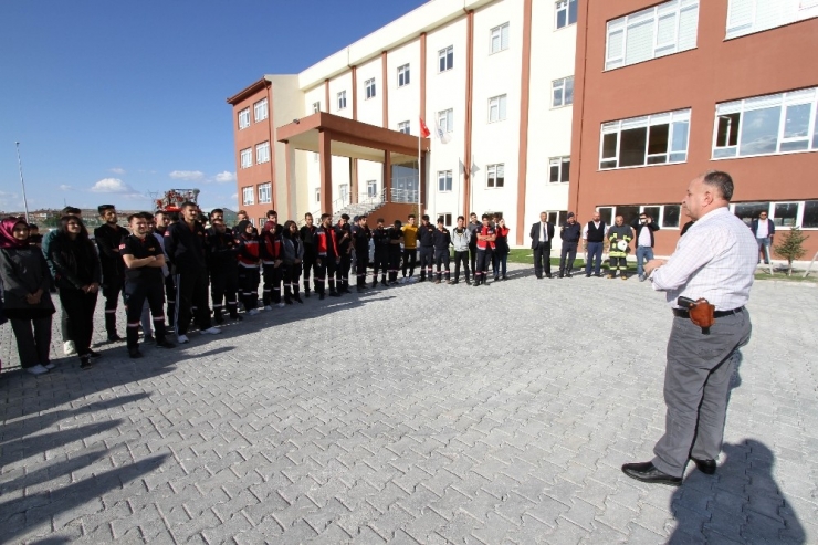 Kayü Bünyan Myo’da Öğrencilere Şüpheli Paket Eğitimi Verildi