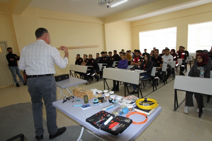 Kayü Bünyan Myo’da Öğrencilere Şüpheli Paket Eğitimi Verildi