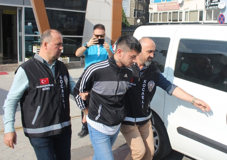 4 Aydır Aranan Suçlu, Polisin Şüphelenmesi Sonucu Yakalandı