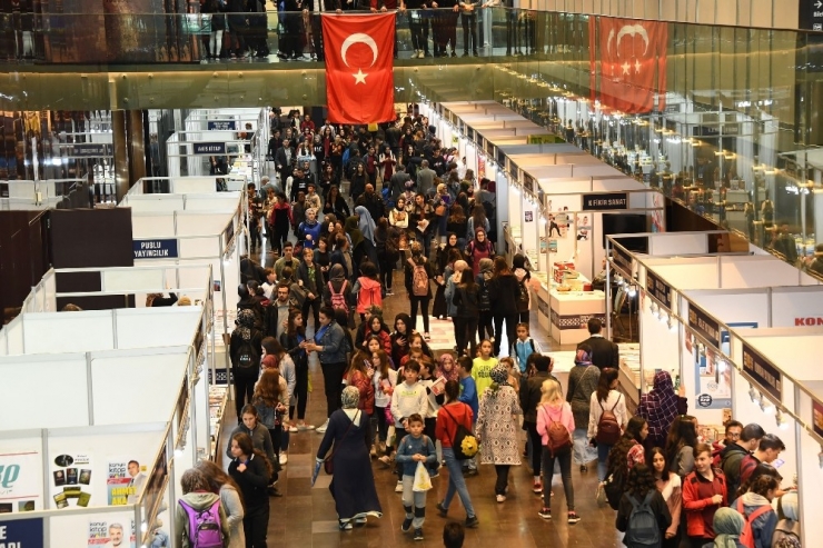 Konya Kitap Günleri’nde Ziyaretçi Sayısı 200 Bini Geçti