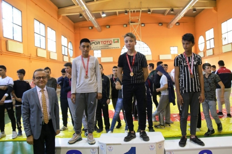 Kütahya’da Güreş Müsabakaları Madalya Töreni