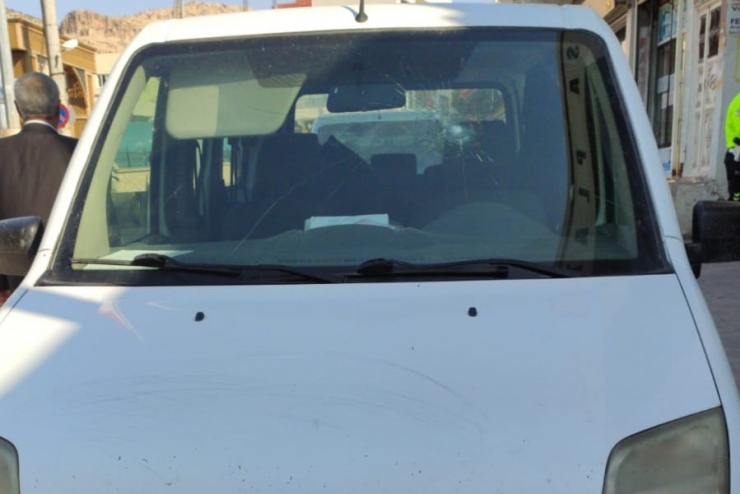 Derik’te Kaçak Elektrik Kontrolü Yapan Ekiplere Taşlı Saldırı