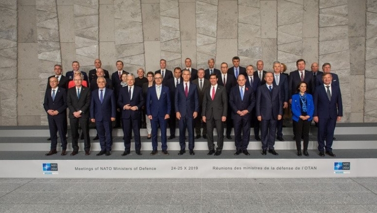 Bakan Akar, Nato Savunma Bakanları Aile Fotoğrafına Katıldı