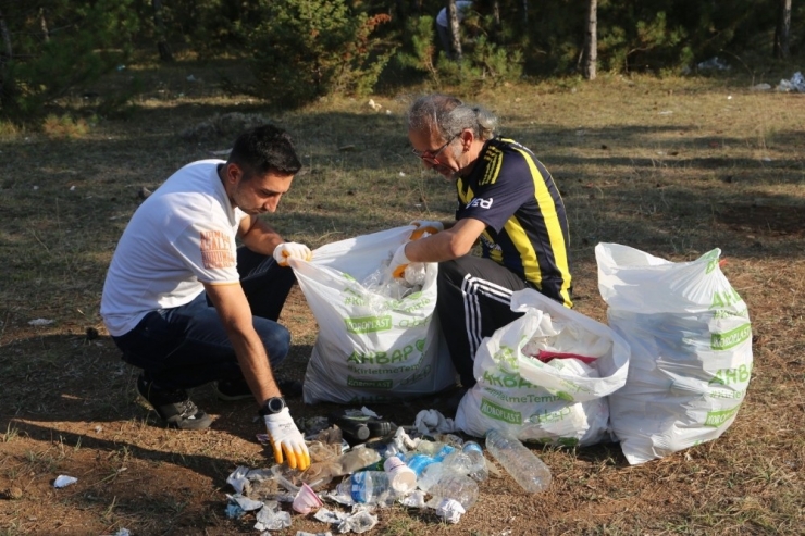 Ahbap Gönüllüleri, Çevrede Temizlik Yaptı