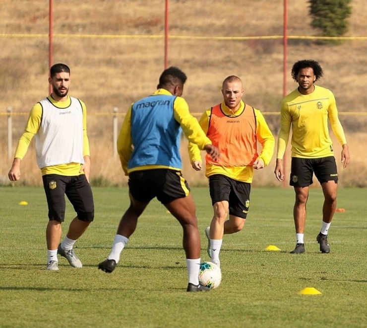 Yeni Malatyaspor’da Gökhan Ve Bifouma İlk 11 İçin Mesaj