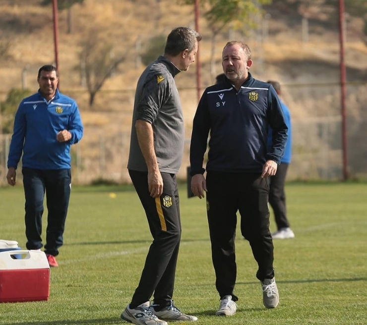 Yeni Malatyaspor’da Gökhan Ve Bifouma İlk 11 İçin Mesaj