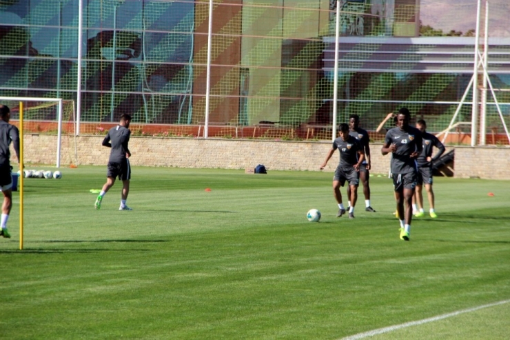 Samet Aybaba: "İnşallah Yukarılara Doğru Tırmanacağız"