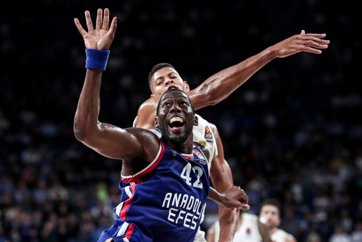 Thy Euroleague: Anadolu Efes: 76 - Real Madrid: 60