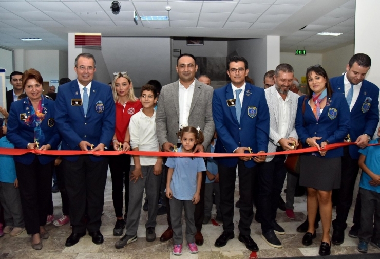 Başkan Yılmaz, İşitme Engelli Çocuklarla Çiçek Ekti