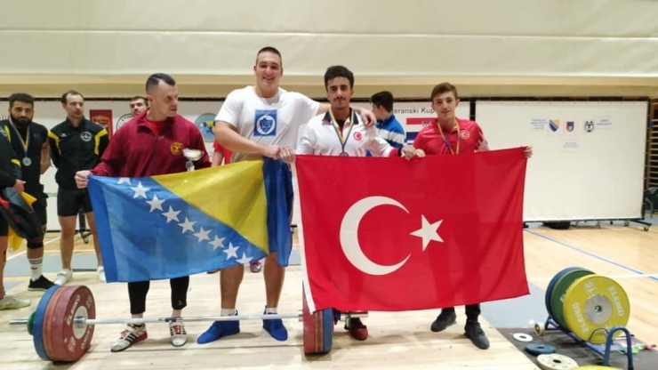 Vanlı Halterci Bosna Hersek’ten Madalyayla Döndü
