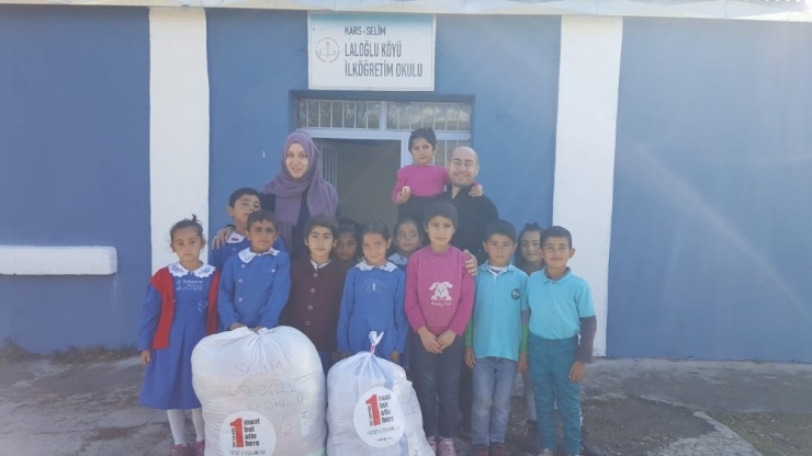 Kars’ta Öğrencilere Kışlık Giysi Yardımı