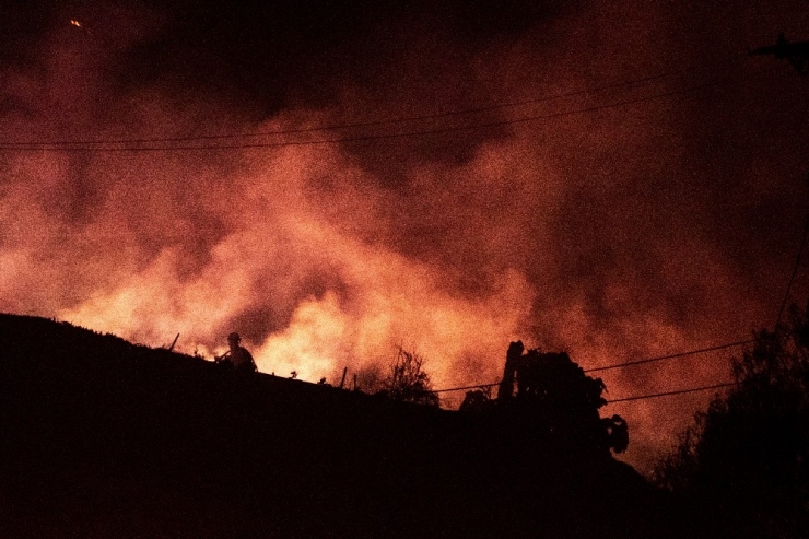 Kaliforniya’da Orman Yangını Nedeniyle On Binlerce Kişi Tahliye Edildi
