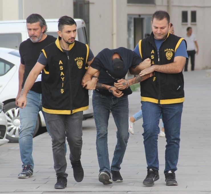 Çocuğun Cep Telefonunu Elinden Alıp Kaçtı