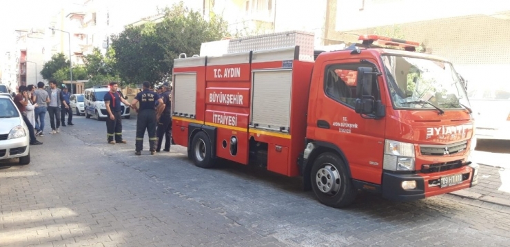 Binanın Elektrik Panosundaki Yangın Korkuttu