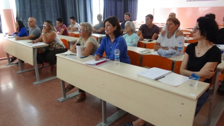 “Okumanın Yaşı Yok” Dediler Bu Sınıfta Bir Araya Geldiler