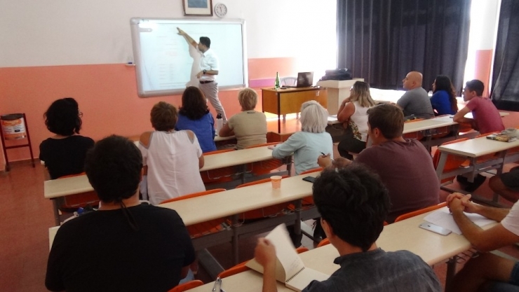 “Okumanın Yaşı Yok” Dediler Bu Sınıfta Bir Araya Geldiler