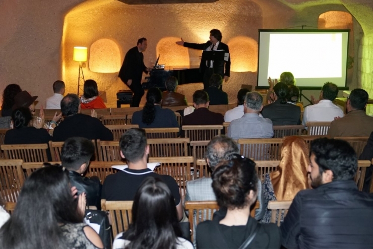 Bezirhane’de ‘Notalardaki Vatan Aşkı’ Konser Ve Söyleşisi Düzenlendi