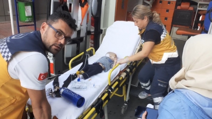 3 Aylık Bebek Annesinden Kucağından Düştü, Hastanede Ölüm Kalım Mücadelesi Veriyor