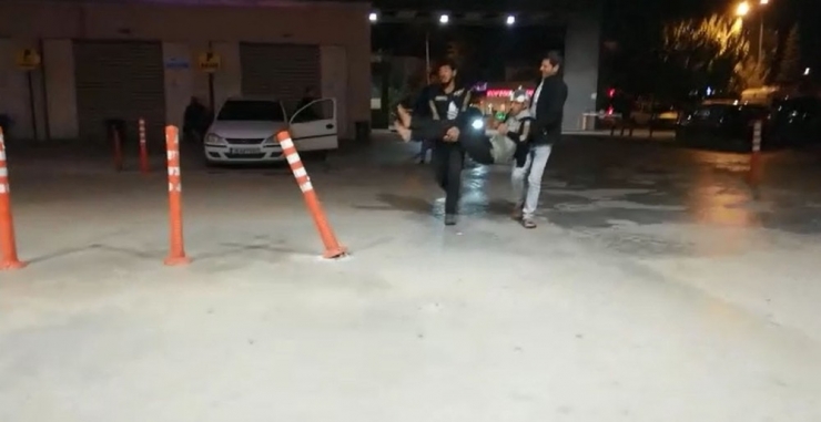 İşten Çıkıp Evine Giden Gence Meydan Dayağı