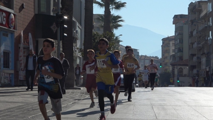 180 Sporcu ‘Cumhuriyet Koşusu’nda Ter Döktü