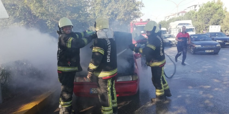 Trafikteki Otomobil Alevlere Teslim Oldu