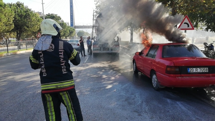 Trafikteki Otomobil Alevlere Teslim Oldu