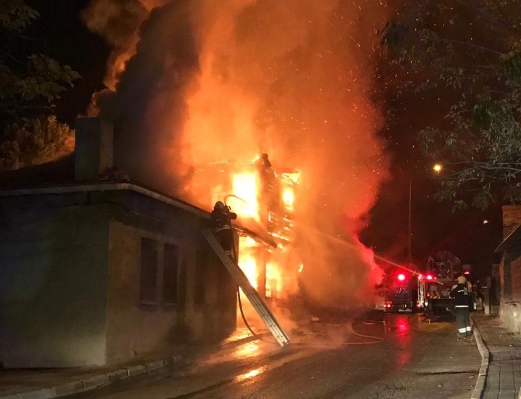 Tarihi Konak Kül Oldu