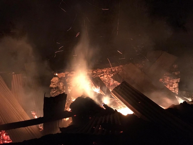 Oltu’da Korkutan Yangın