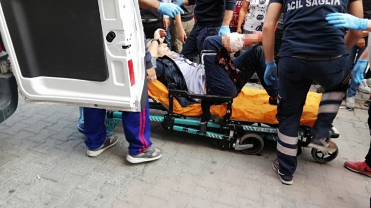 Esenyurt’ta Bir Adam Sokak Ortasında Silahla Vuruldu