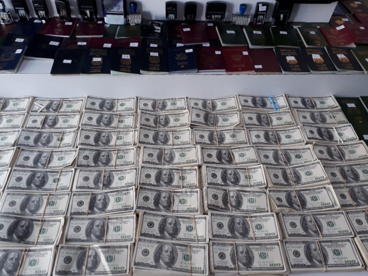 Sahte Para Operasyonunda Ele Geçirilenler Emniyet Müdürlüğünde Sergilendi