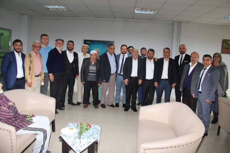 Gençler Huzurevinde