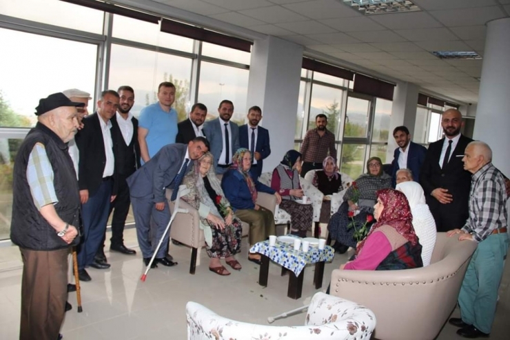 Gençler Huzurevinde