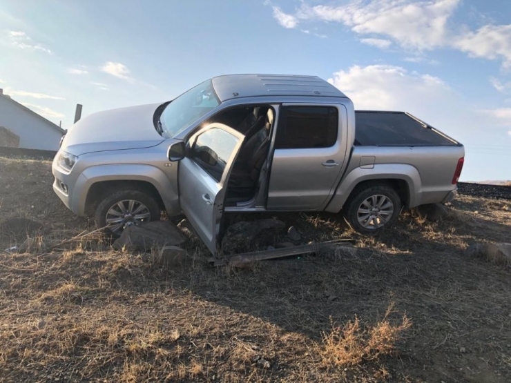 Kağızman’da Polisten Kaçan Araçtan Kaçak Sigara Çıktı