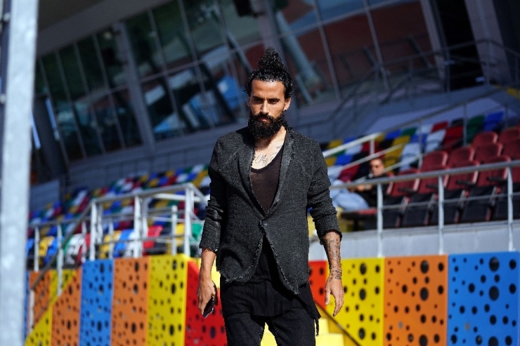 Erkan Zengin: "Ben Burada Teknik Ekibe Yardımcı Oluyorum"