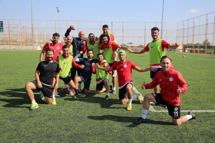 Karaköprü Belediyespor Liderliği Geri Almak İstiyor