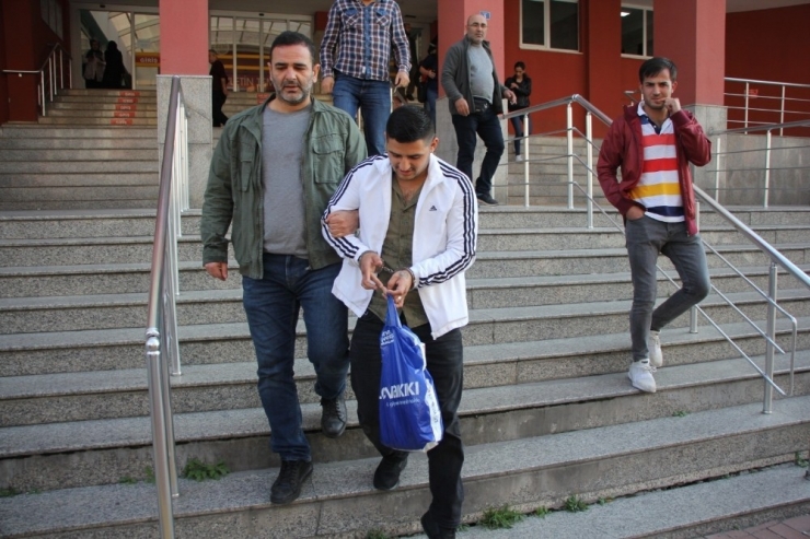 18 Suçtan 15 Yıl Hapis Cezası İle Aranan Şahıs Kocaeli’de Yakalandı
