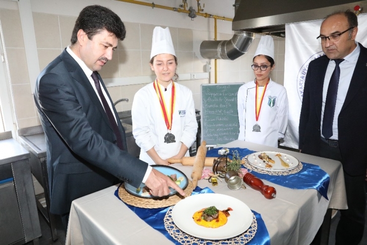 Rektör Sarıbıyık’tan Genç Aşçılara Teşekkür