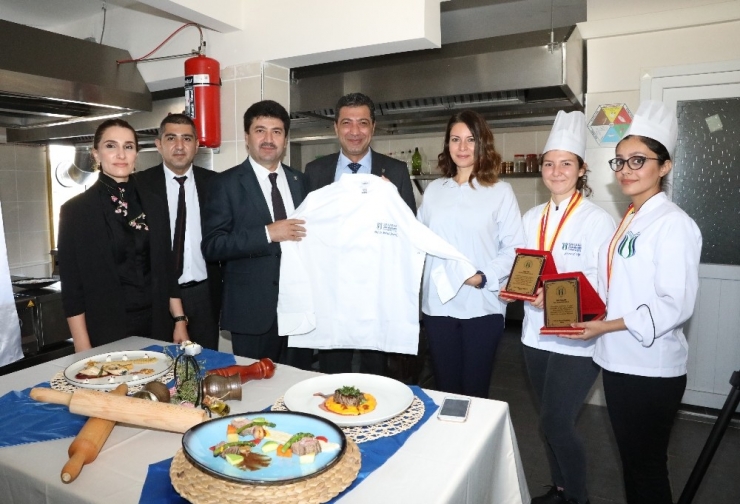 Rektör Sarıbıyık’tan Genç Aşçılara Teşekkür
