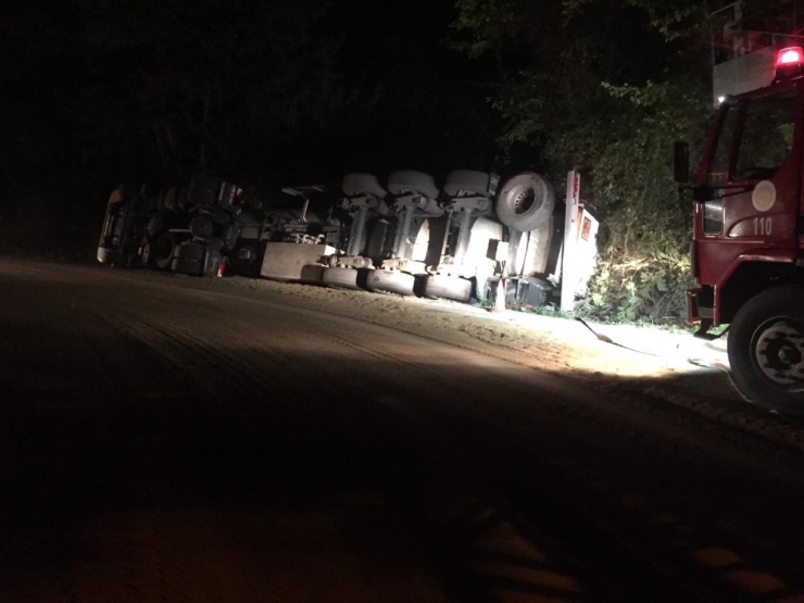 15 Ton Lpg Yüklü Tanker Devrildi, Facianın Eşiğinden Dönüldü