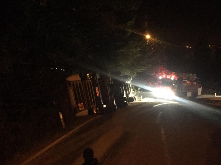 15 Ton Lpg Yüklü Tanker Devrildi, Facianın Eşiğinden Dönüldü