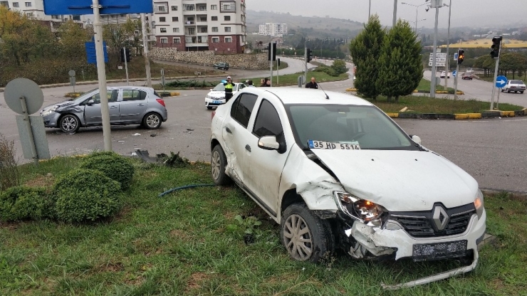 Samsun’da Otomobiller Çarpıştı: 4 Yaralı